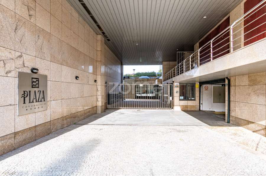 Apartamento T2+1 com Piscinas, Ginásio, Sala de Jogos e 2 Garagens-45