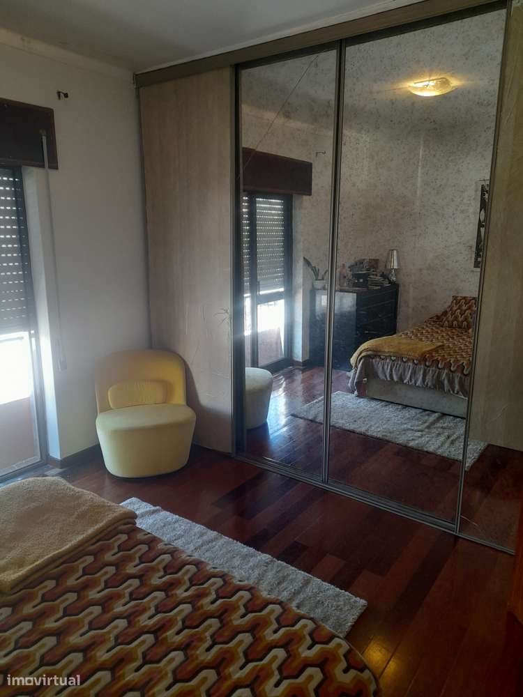 T3 com varanda, ar condicionado e cozinha separada-4