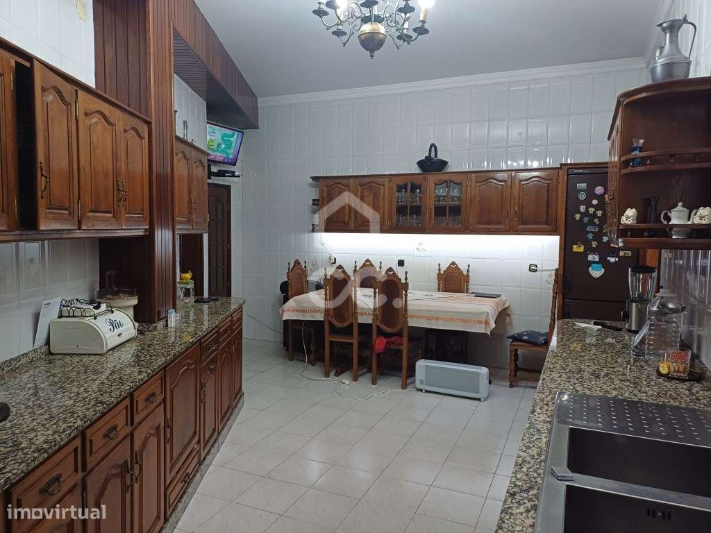 Moradia Bi-familiar T5+T2 em Palmeira, Santo Tirso-26