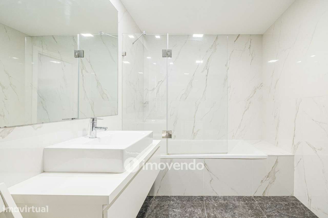 Apartamento T2, com estacionamento e cozinha equipada, na Amadora-37