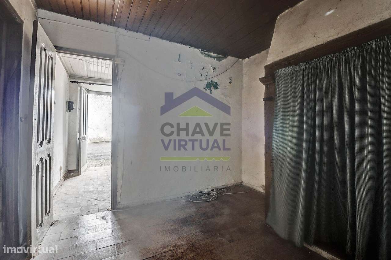 Moradia V2 com Terreno e Anexos - Bombarral - Delgada-9