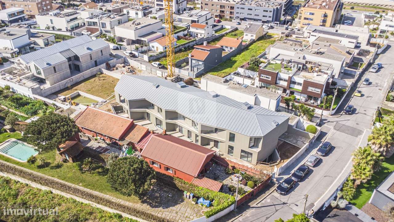Moradia T3+1 em Canidelo a escassos metros da linha de mar-27