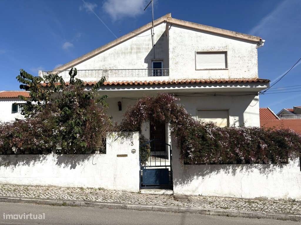 MORADIA PARA RECONSTRUÇÃO - GRANDE POTENCIAL DE VALORIZAÇÃO

Rua ...-3