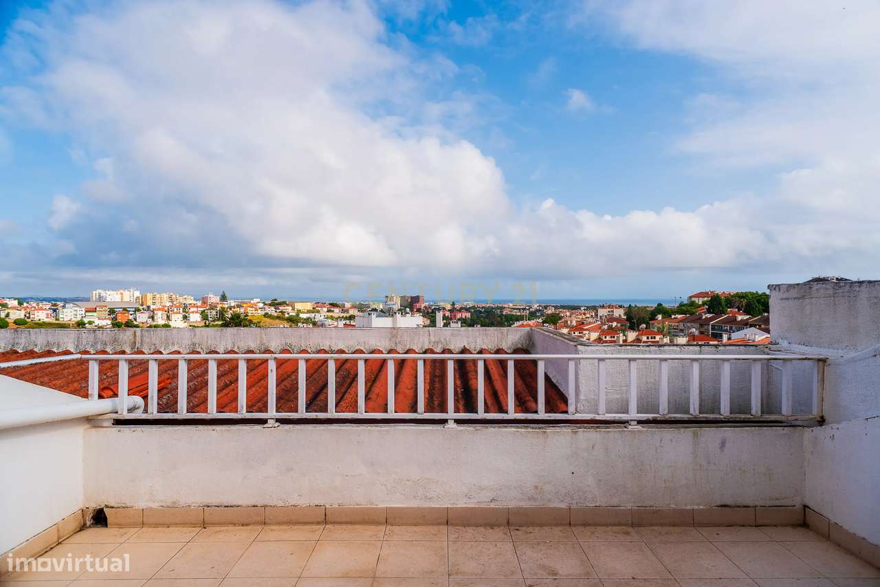 Duplex T3+3 com Vista Mar e Garagem Box – junto à praia e à A5-26