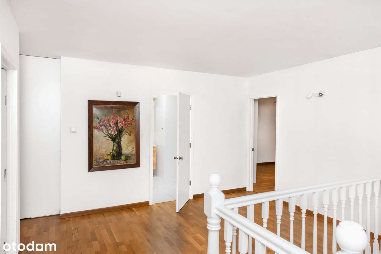 Biały dom czeka na skraju Piaseczna i Józefosławia-3