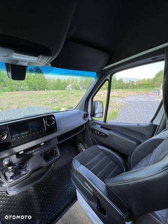 Mercedes-Benz Sprinter - 25