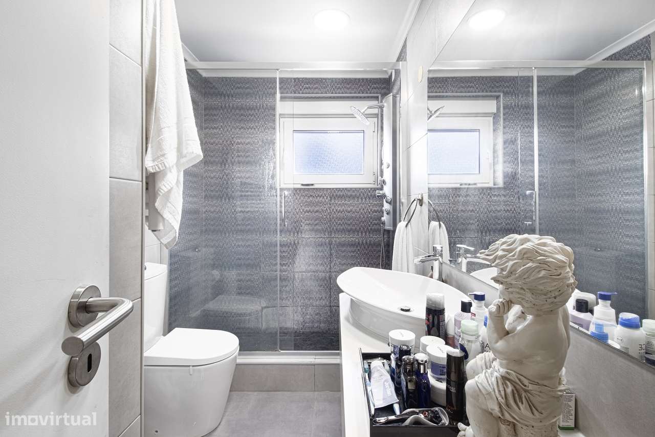 Apartamento T4  remodelado em Carnaxide-10