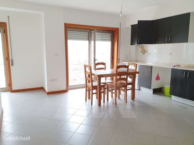 Apartamento T0+1 junto ao Glicínias - Grande imagem: 2/10