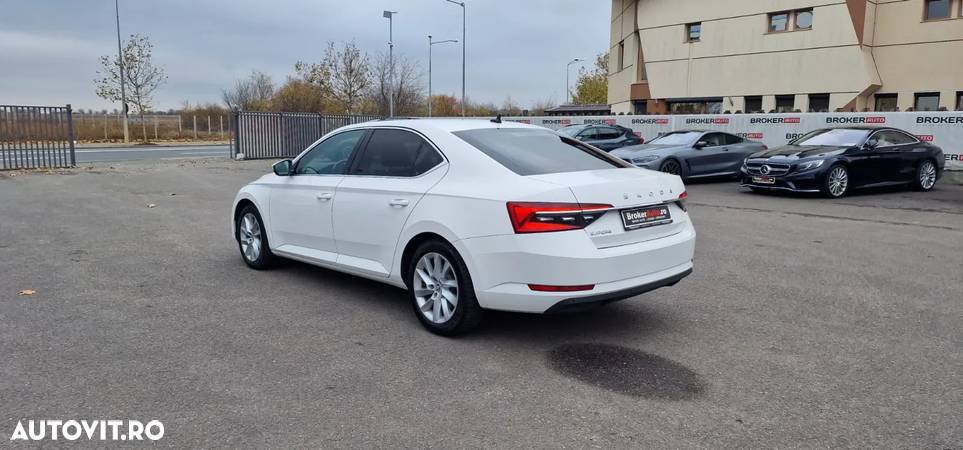 Skoda Superb 2.0 TDI DSG SportLine - 6