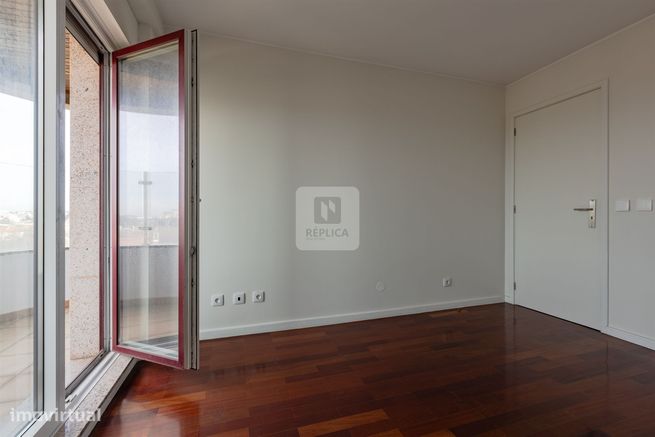 Apartamento T4 com Varanda de 31m2 e vista mar em Matosinhos-21