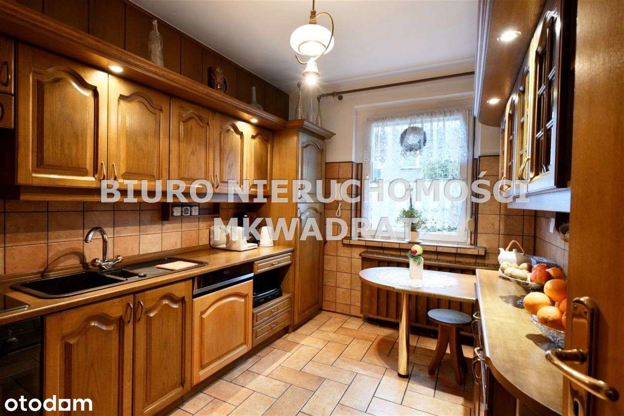 Zadbany, duży dom z garażem tuż przy centrum-13