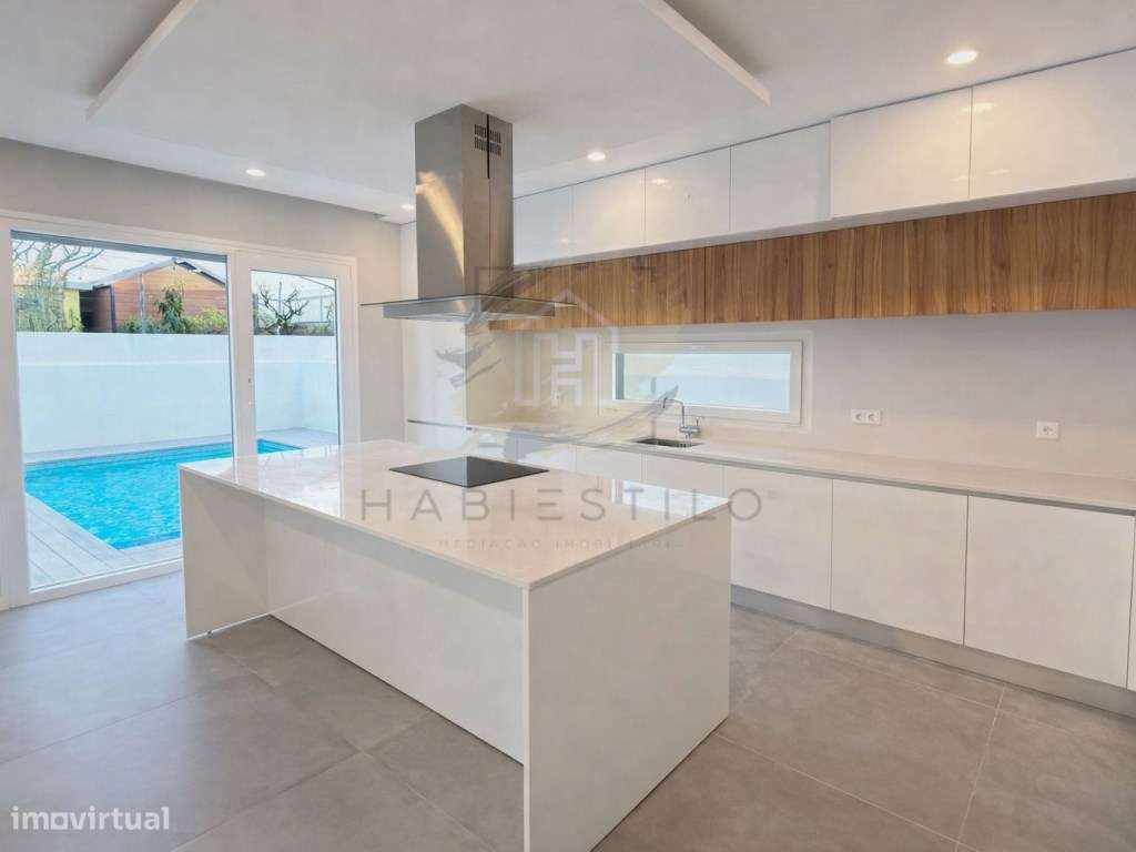 MORADIA T4 COM PISCINA EM AZEITÃO | OPORTUNIDADE A NÃO PERDER-8
