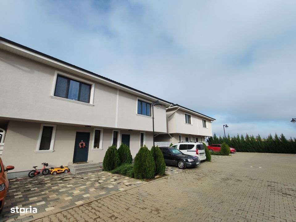 Vila tip Townhouse / 23 august/ Lidl/ aproape de scoli si magazine –-6