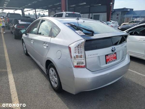 Toyota Prius - 4