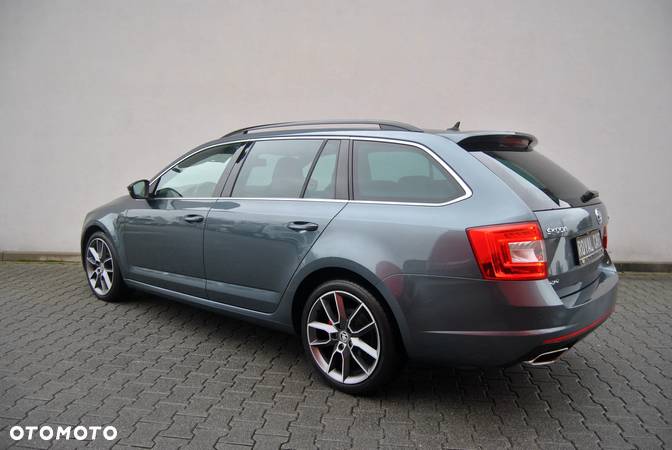 Skoda Octavia Combi 2.0 TDI (Green tec) 4x4 DSG RS - 11