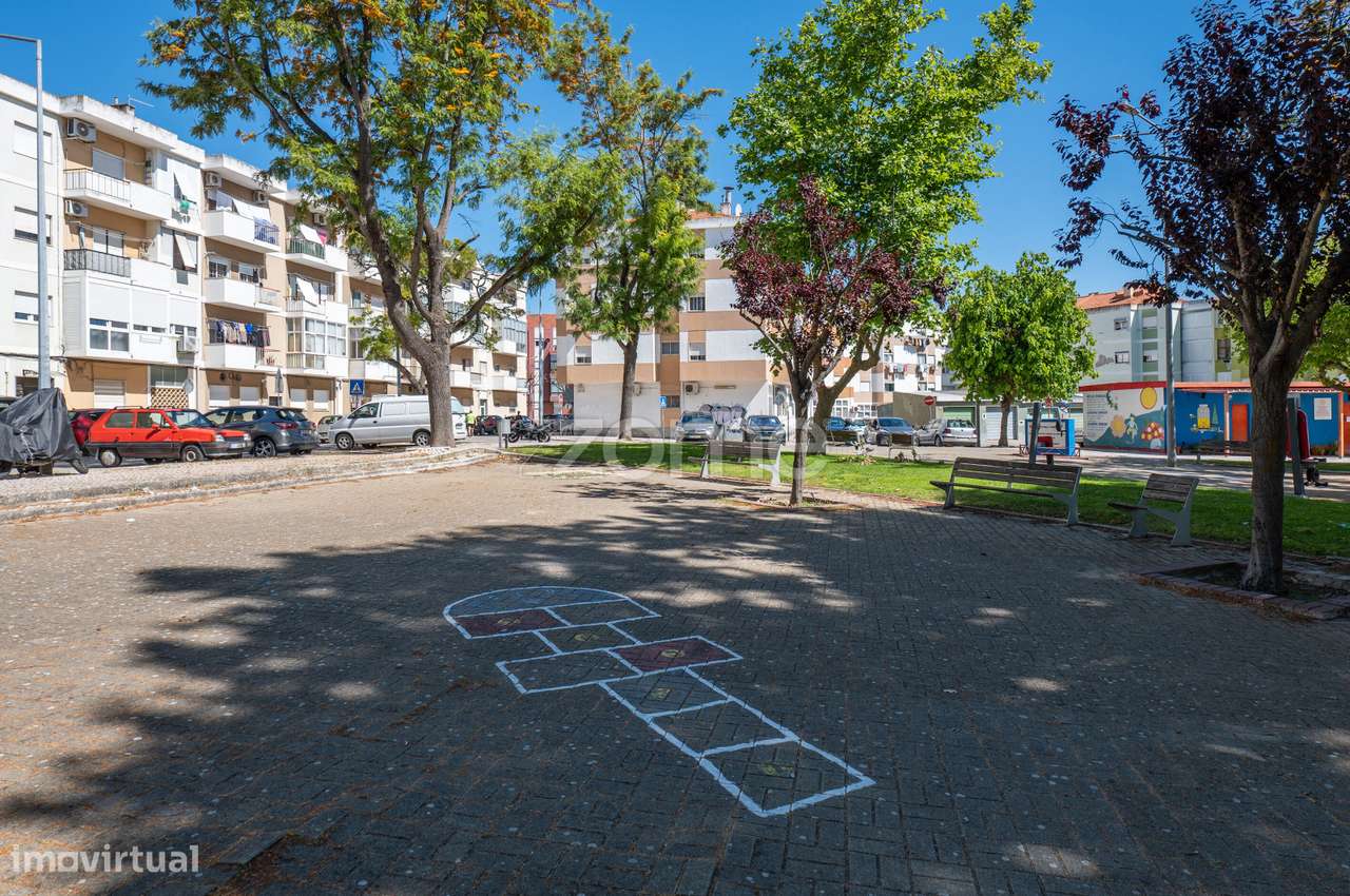 Apartamento T1+1 Baixa da Banheira-5