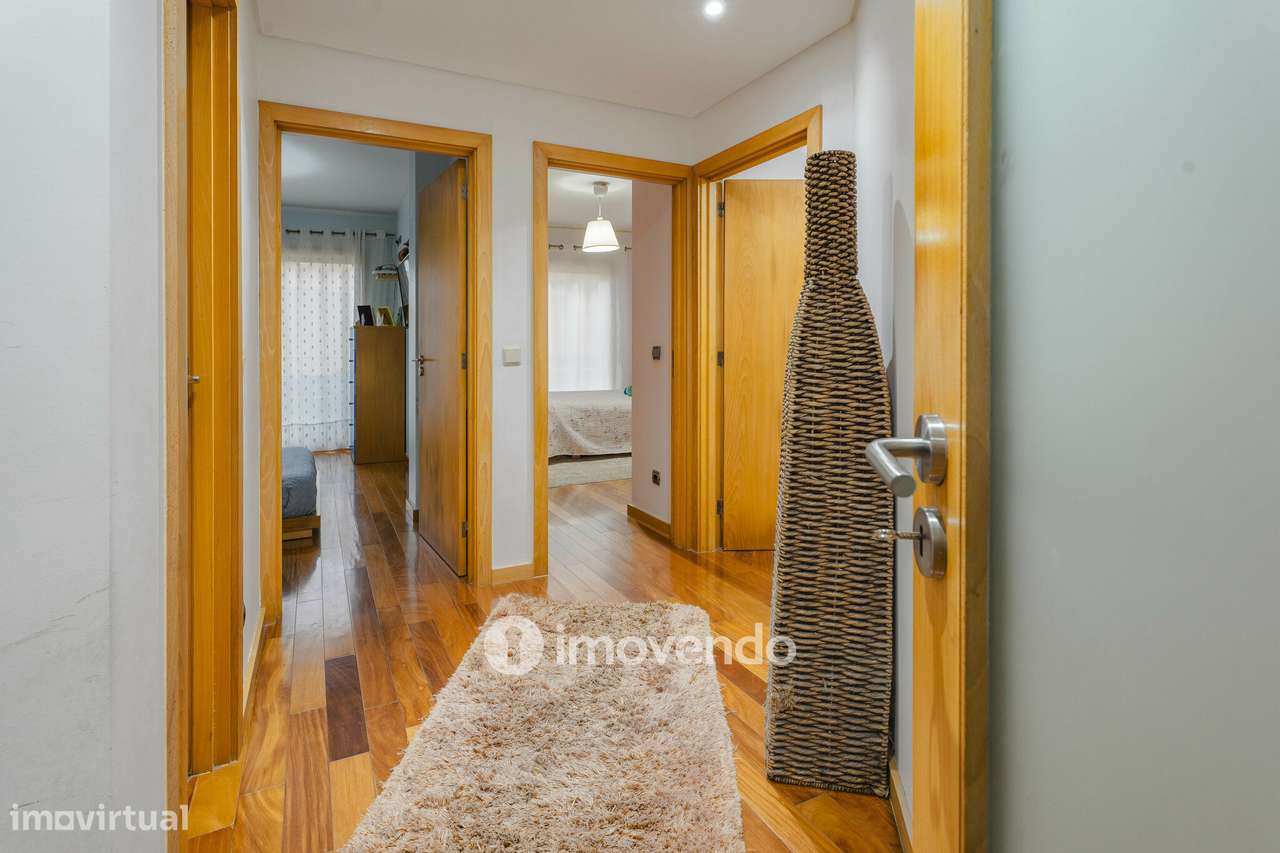 Apartamento T3 com estacionamento, a 100m da praia, na Lavra - Grande imagem: 5/39