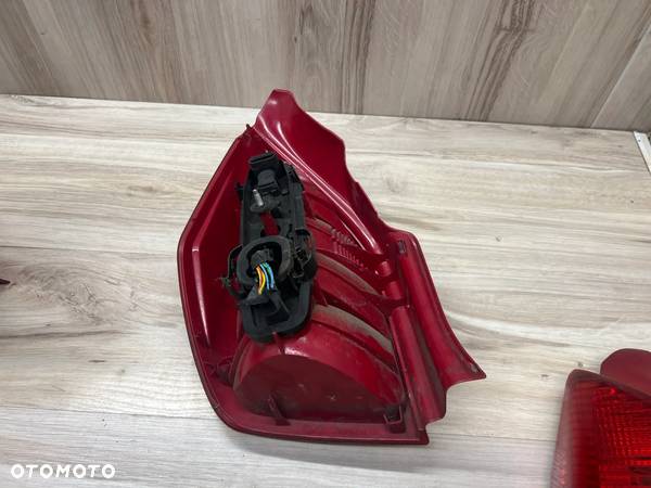 LAMPA TYLNA PRAWA CITROEN C2 - 2