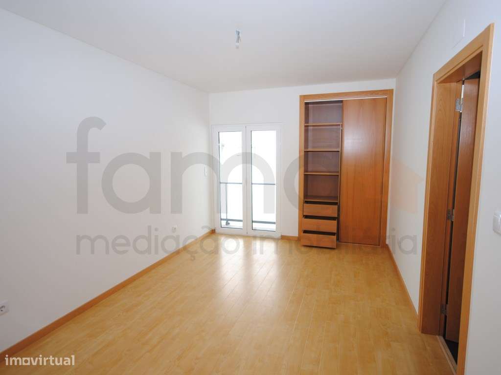 T3 Duplex com terraço centro da Parede-7