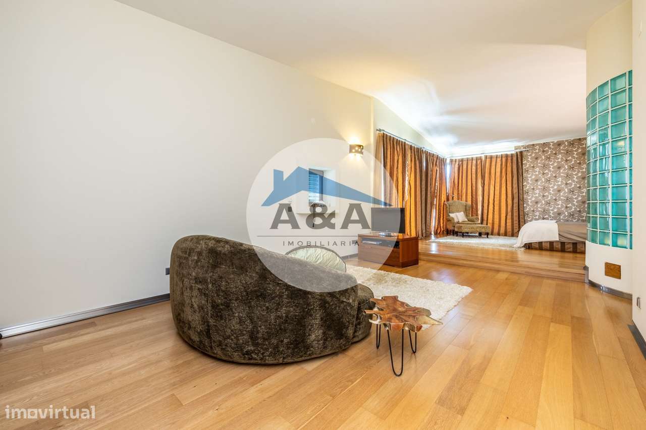 Exclusiva Propriedade de Luxo com Áreas Generosas e Próxima das Praias-36