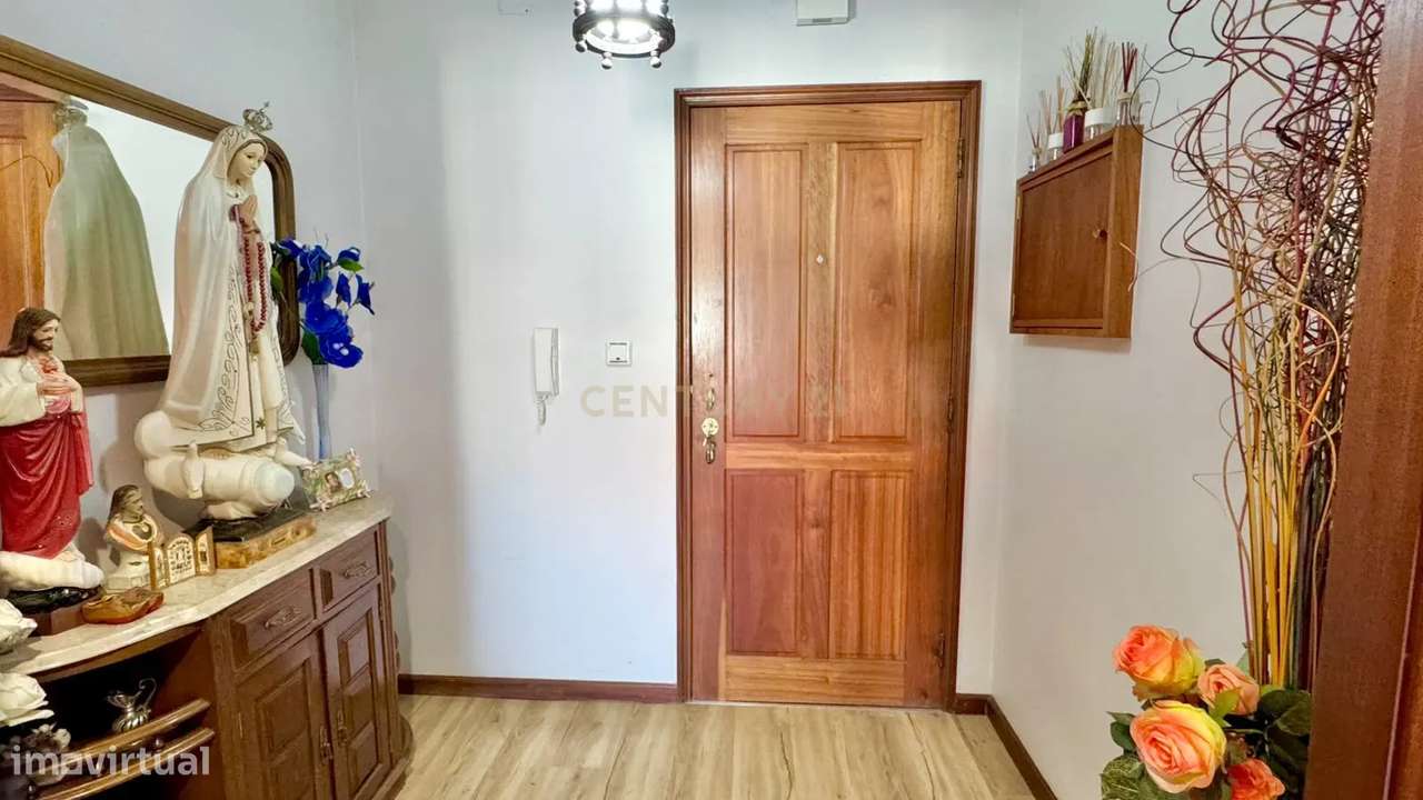 Apartamento T3 com garagem em excelente localização, em Vila do Conde-11