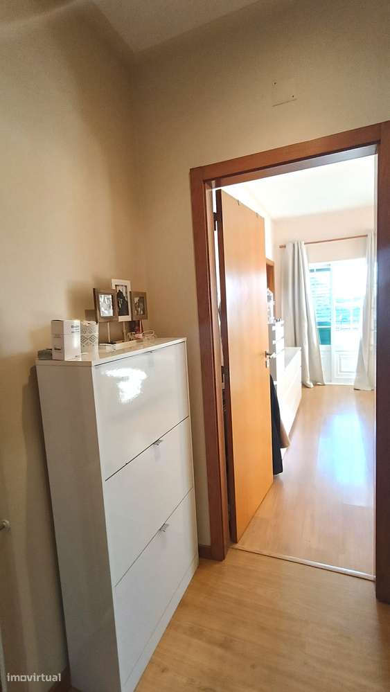 Moradia T3 em banda | 2 pisos e quintal, estimada | área  de 214m2-24