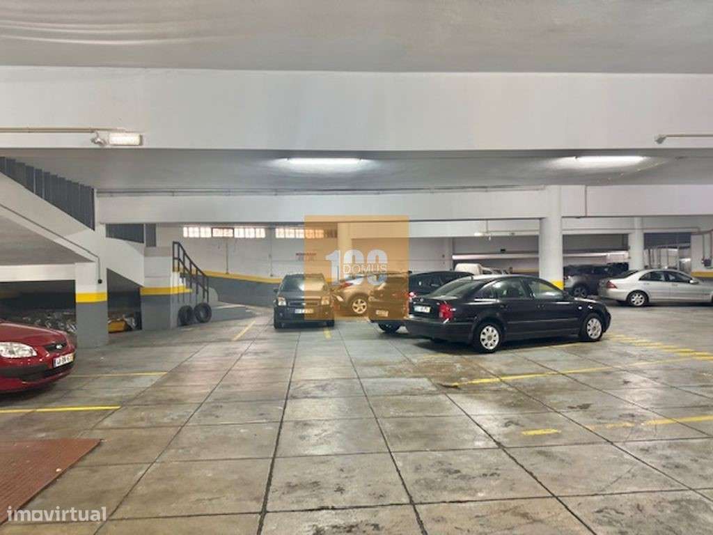 Parque automóvel com 53 lugares às Antas - Grande imagem: 2/23