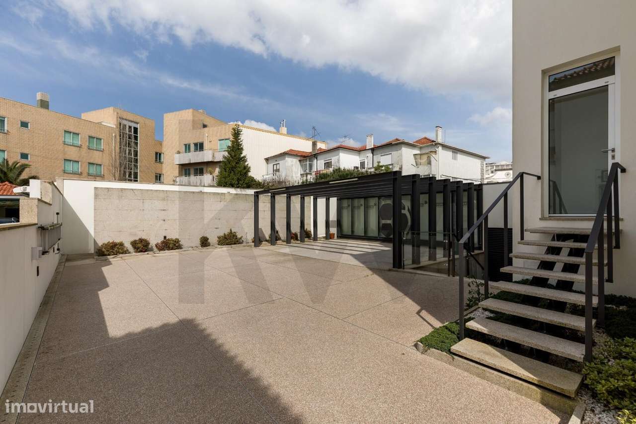 Moradia ou Escritório em Serralves  com ginásio e balneário, com licen - Grande imagem: 5/30