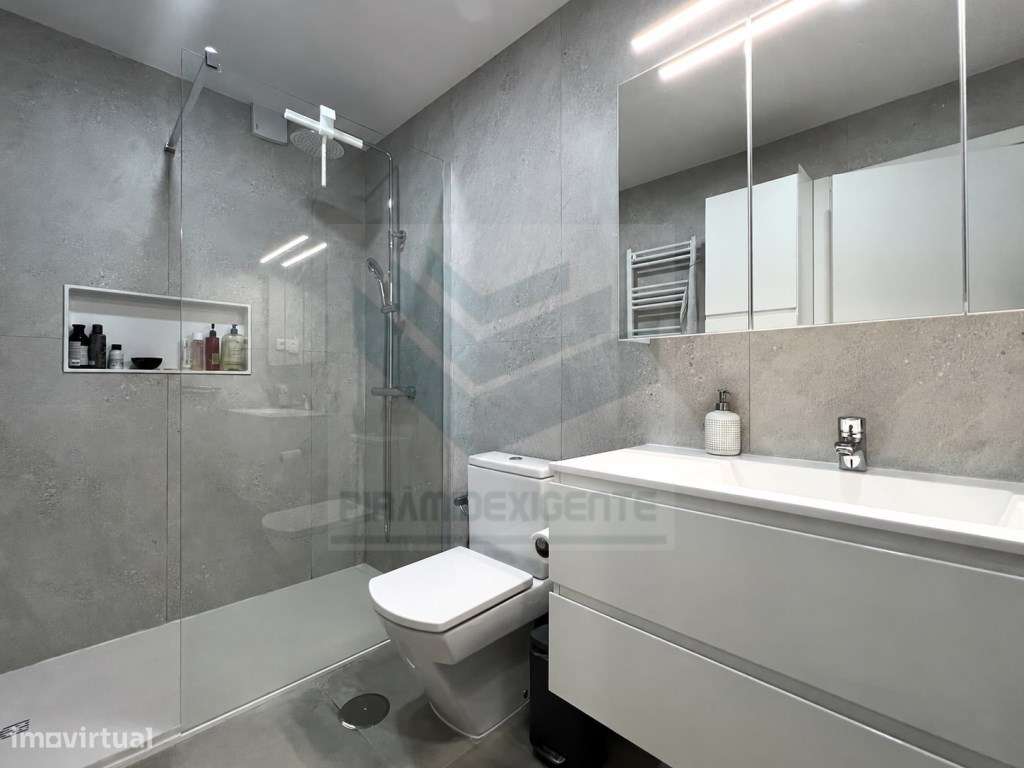 APARTAMENTO 1ºANDAR, T2, ESTACIONAMENTO, VISTA DESAFOGADA-12