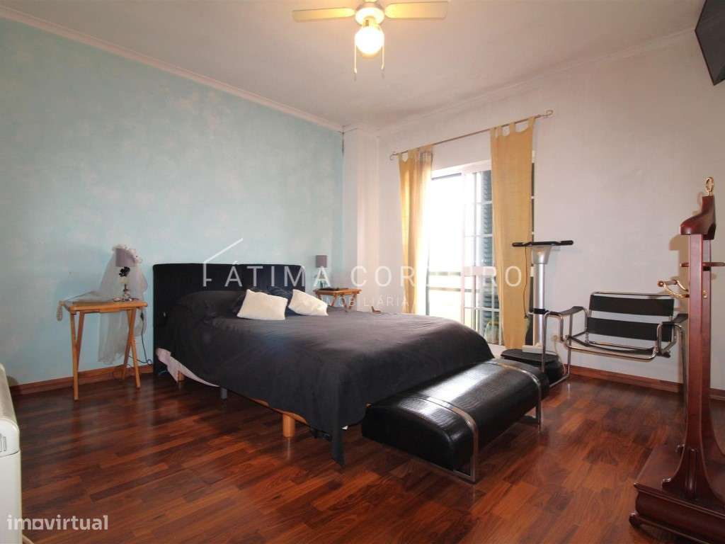 Excelente Moradia T3+1 com garagem em zona privilegiada-18