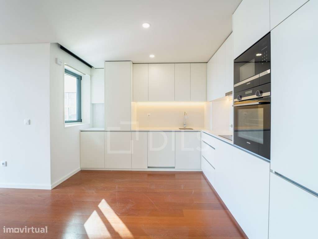 Apartamento T1 com varanda junto à Casa da Música - Grande imagem: 2/36