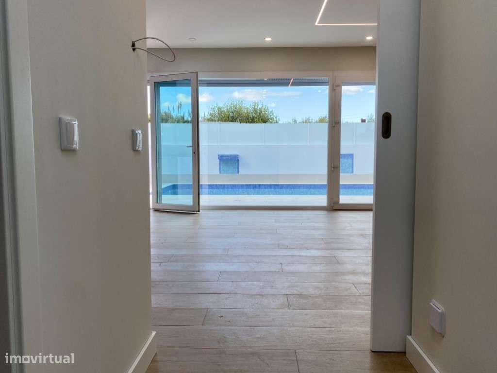 Moradia T4 com Piscina e 4 Suites a Venda em Azeitão - Grande imagem: 4/41