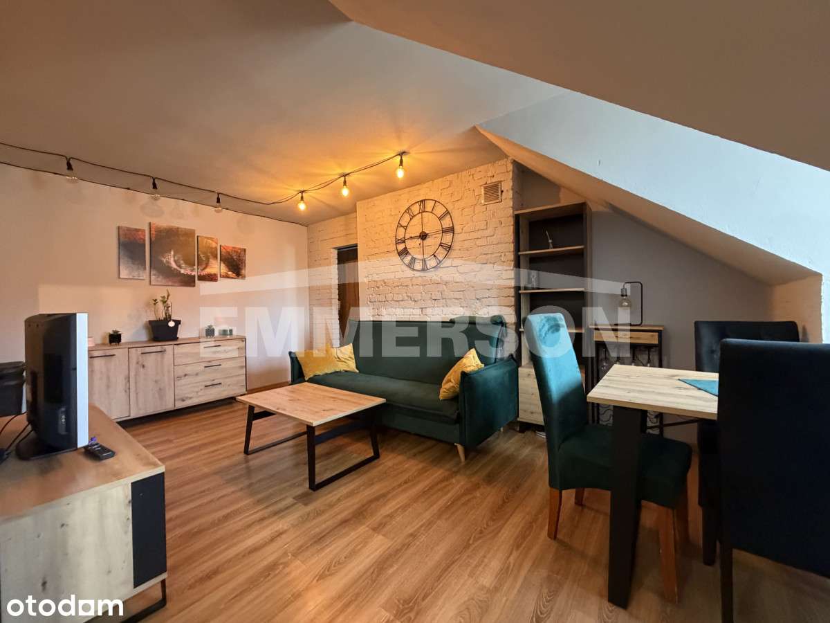 Do sprzedaży kameralne mieszkanie na Starówce.-0