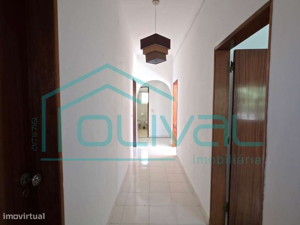 Moradia Independente com terreno, muito bem localizada com vista pa...-13