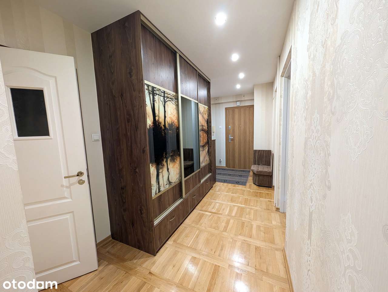 Czteropokojowe mieszkanie po remoncie i gotowe do zamieszkania-10