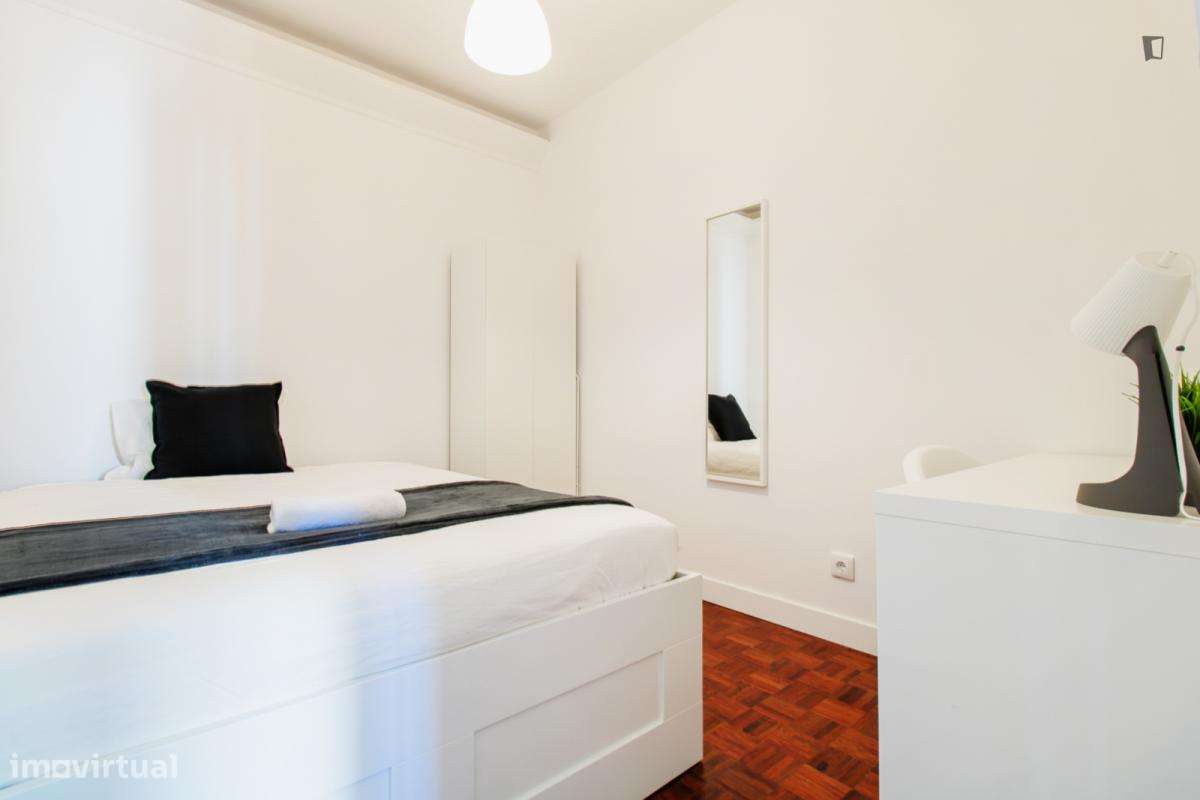 Quarto - localizado em Benfica Lisbon - Grande imagem: 3/10