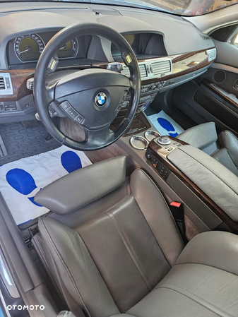 BMW Seria 7 750i L - 8