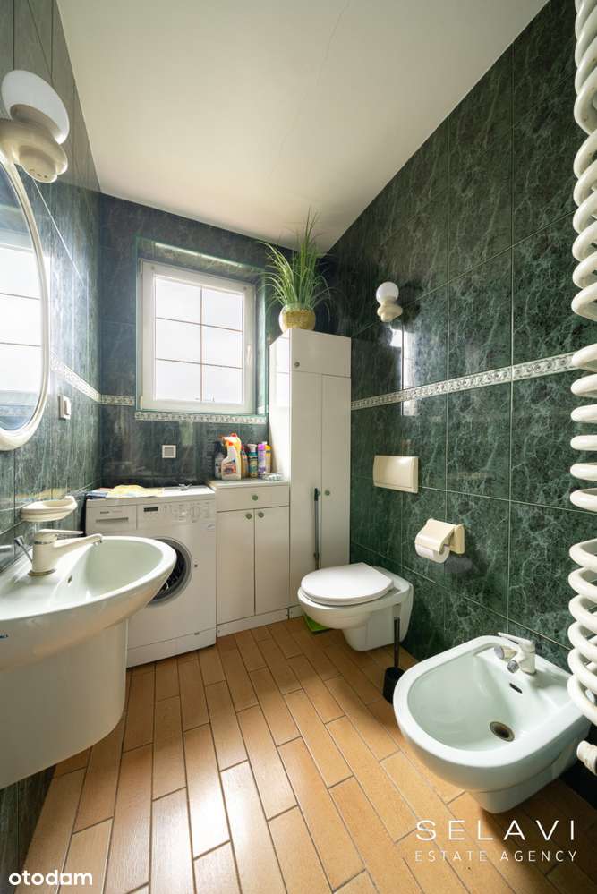 Dom podzielony na dwa mieszkania i biura-4