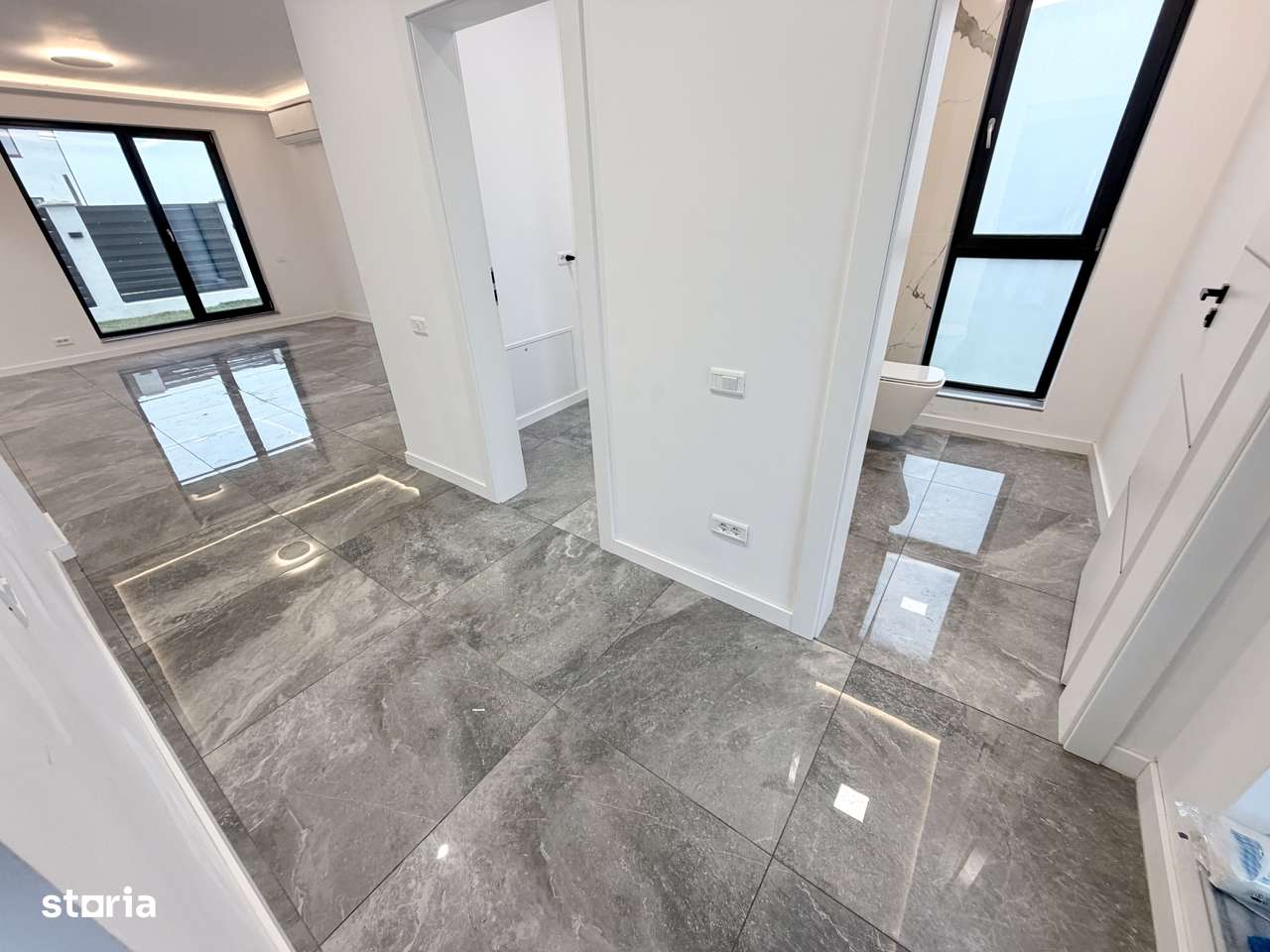 Casa Moderna P+1+M. 5 cam.Util 171 mp.Teren 242 mp - Imagine principală: 3/20