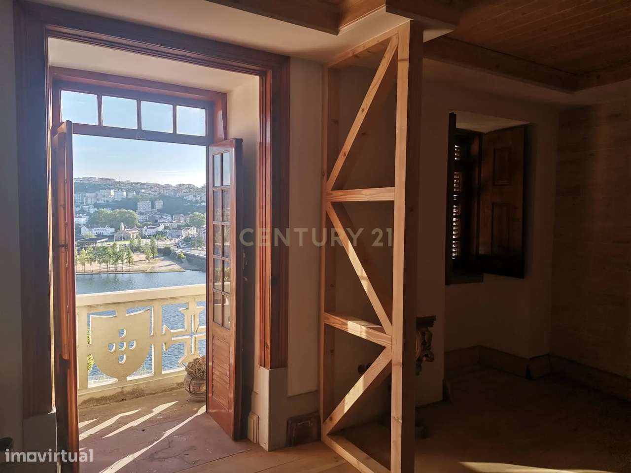 Prédio com vista soberba sobre o rio Mondego-25