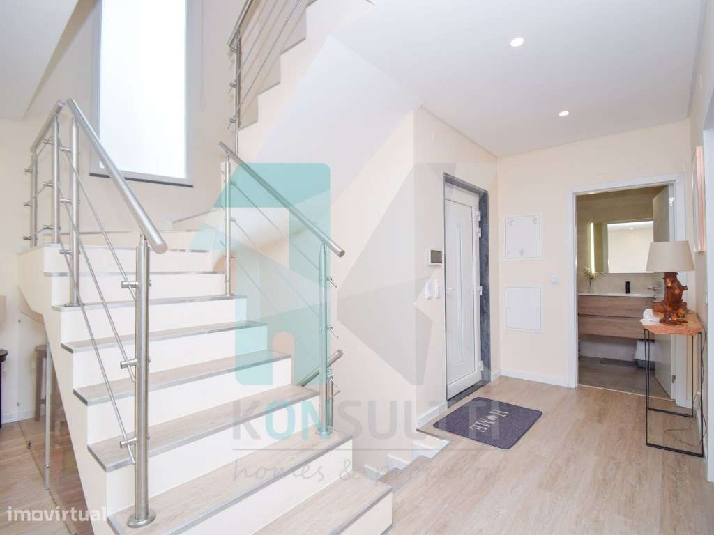 Fantástica Moradia geminada T3+1 com piscina - São Domingos de Rana-11