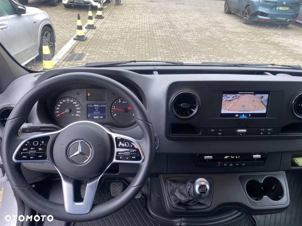 Mercedes-Benz Sprinter - 12