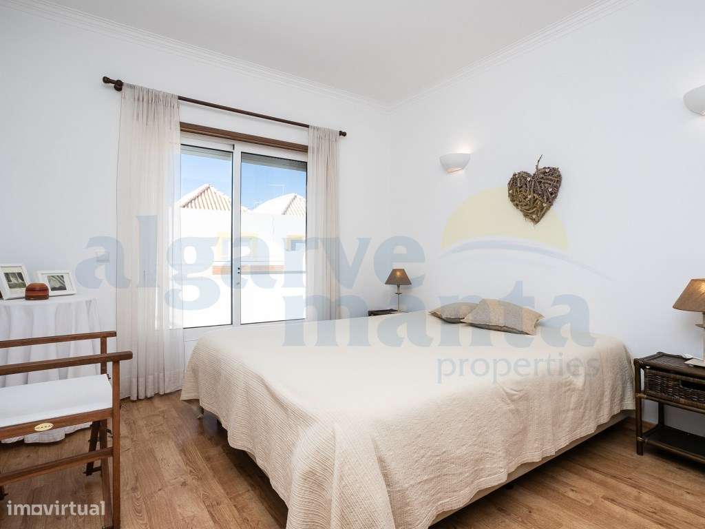 Moradia geminada T3 com Piscina Privada e Garagem - Praia da Lota-17