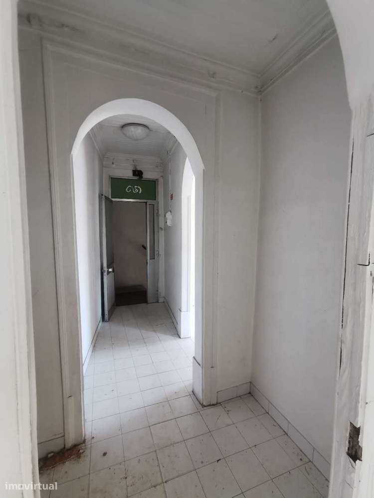 Prédio com localização de excelência na cidade de Tomar - P2986/23-13