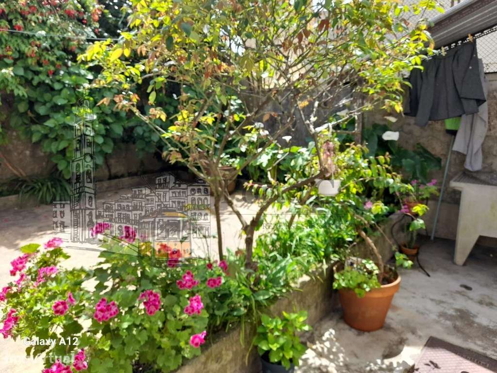 EXCELENTE MORADIA T5+1 NAS ANTAS, COM GARAGEM, ARRUMOS E QUINTAL - Grande imagem: 2/32