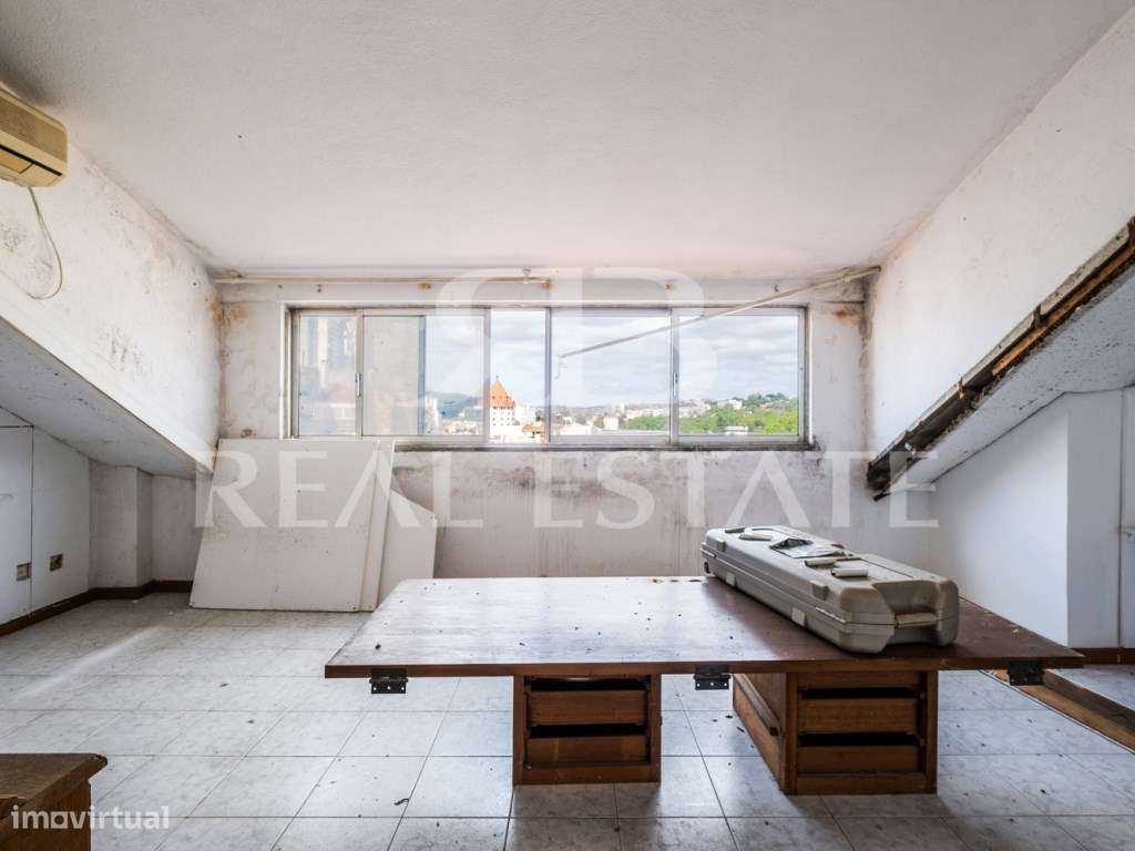 T2, para remodelação total | junto à Praça de Espanha | centro de L...-23