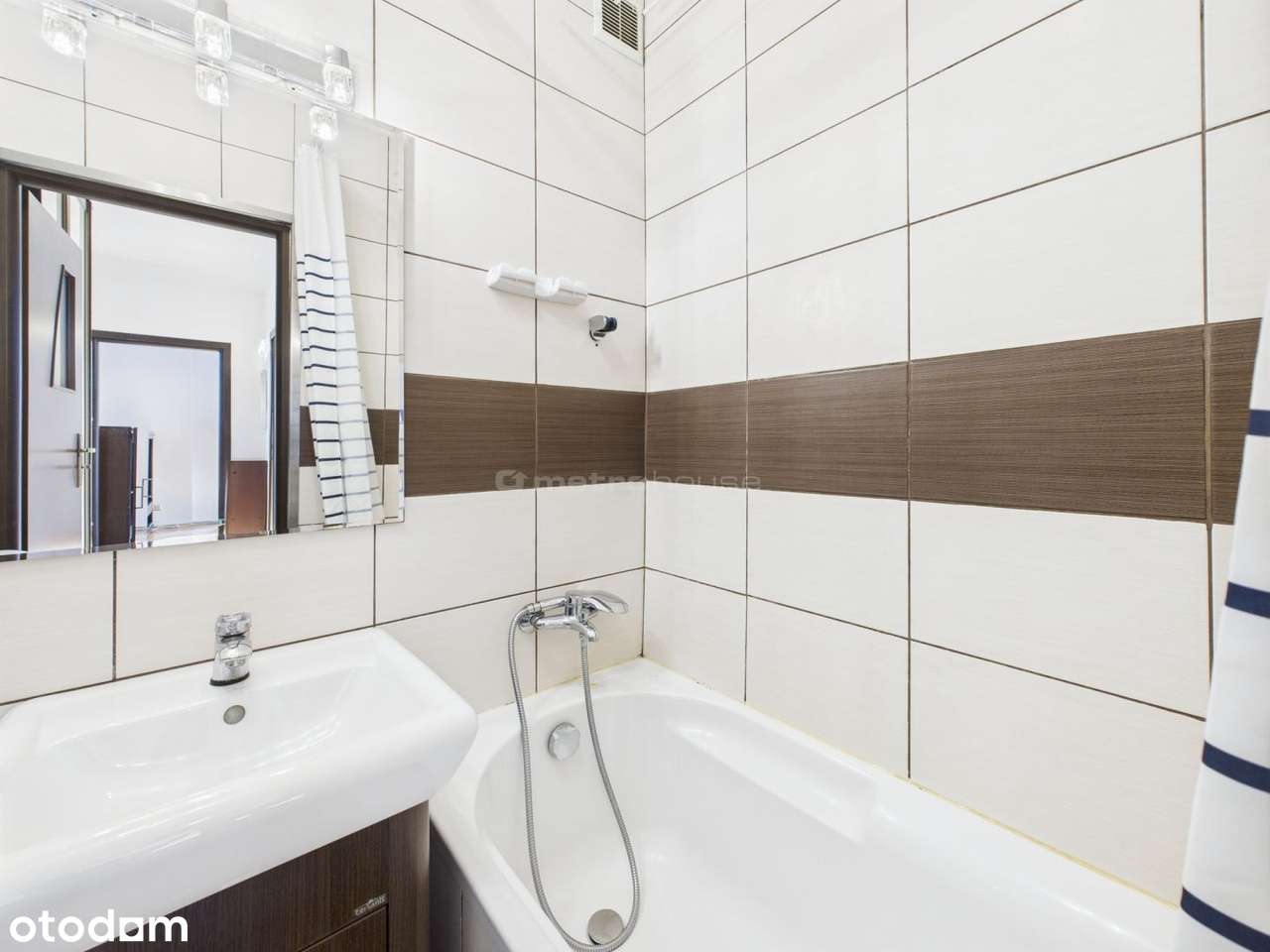 Wola, 2 pokoje, osobna kuchnia, urocza kamienica.-10