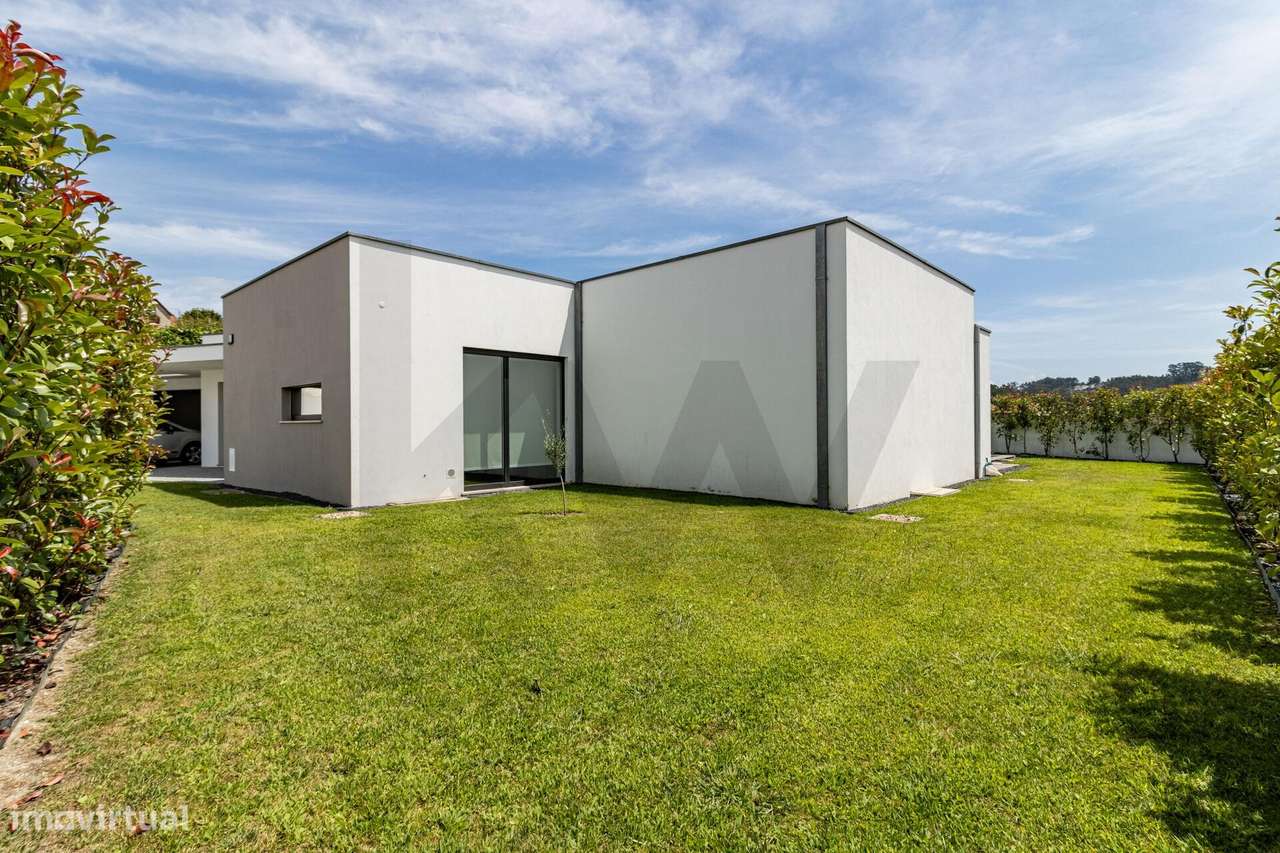 Moradia Térrea de Luxo com Piscina, Onde o Sonho se Torna Realidade-44