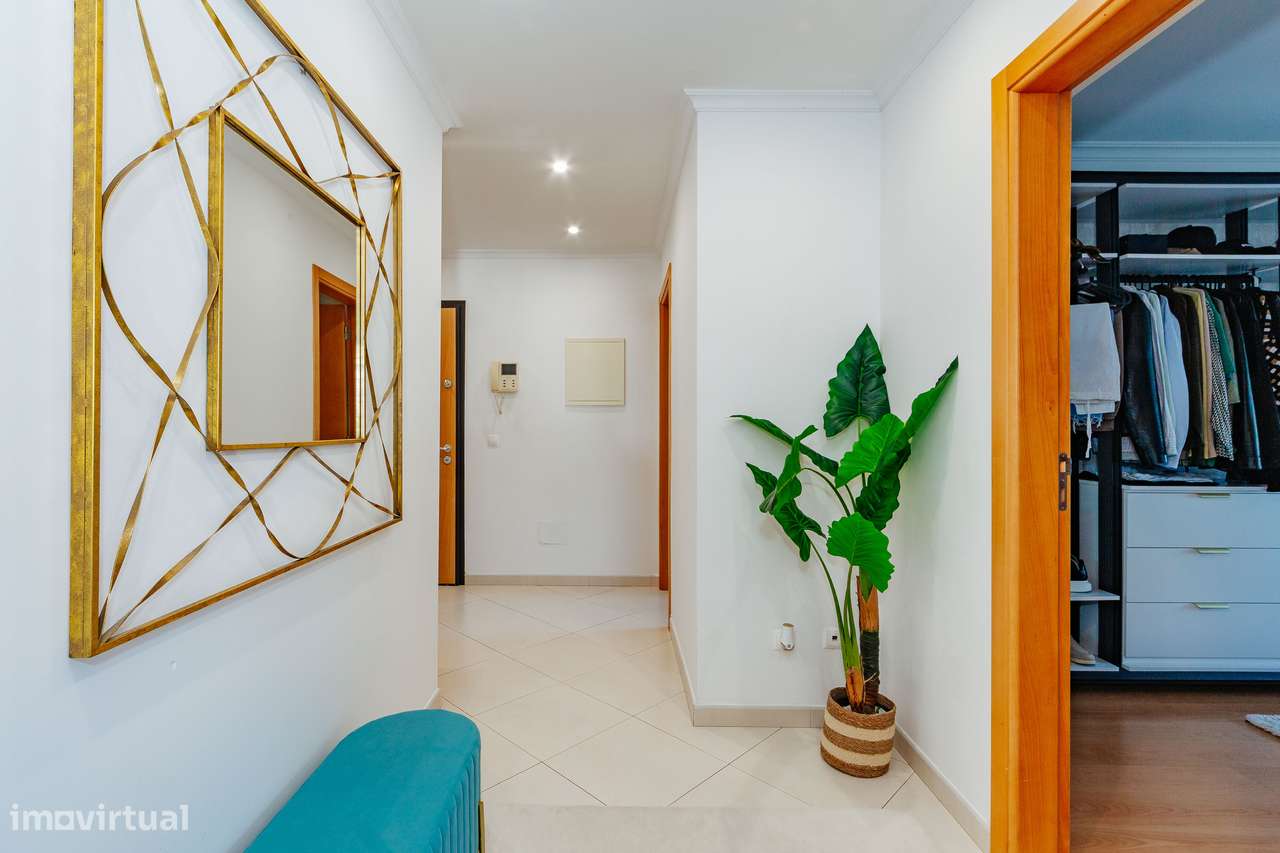Apartamento de 4 assoalhadas em zona de excelência no Montijo-2