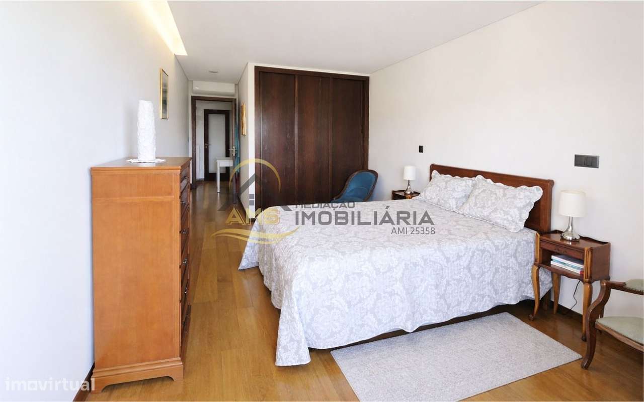 APARTAMENTO T2 COM GARAGEM CENTRO DE FAFE-24